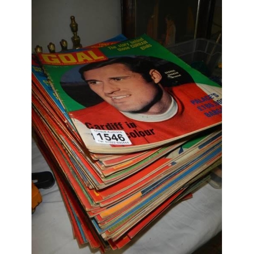 1546 - A large lot of football magazines.