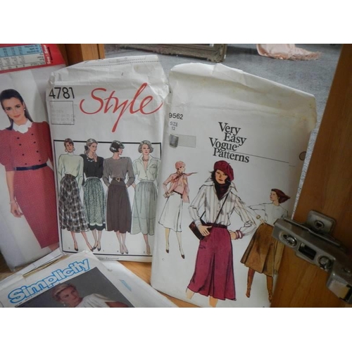 1563 - A quantity of vintage dress patterns including Butterick.