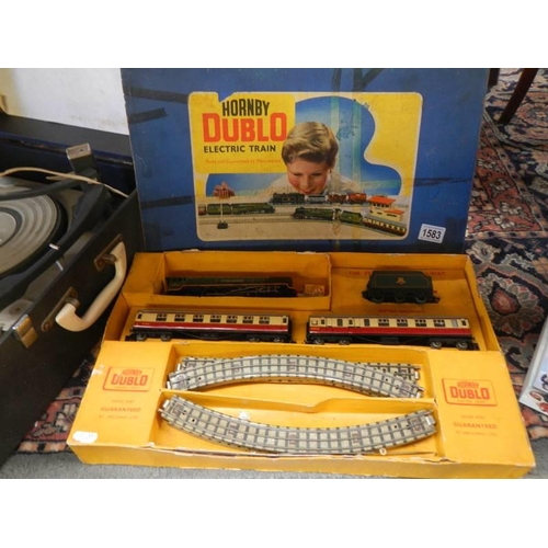 1583 - A Hornby electric train set.