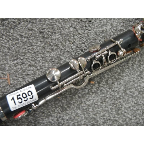 1599 - A good quality clarinet.