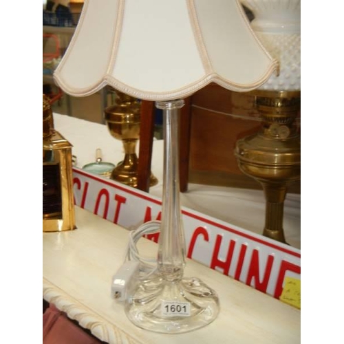 1601 - A modern glass table lamp.