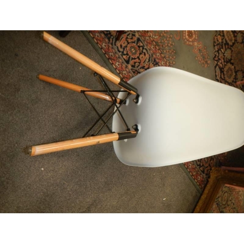 1602 - A pair of retro style plastic chairs. COLLECT ONLY.