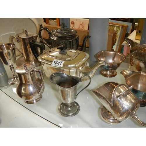 1641 - A mixed lot of silver plate.