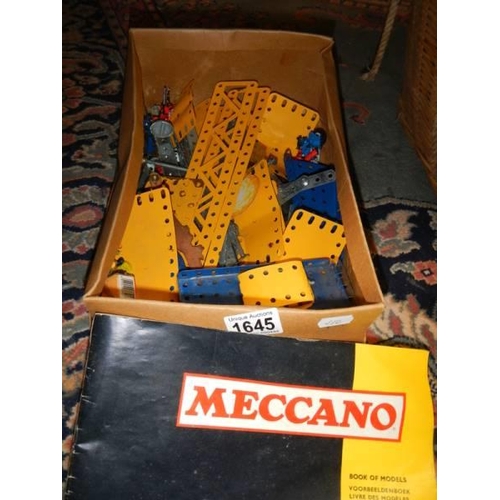 1645 - A box of old Meccano.