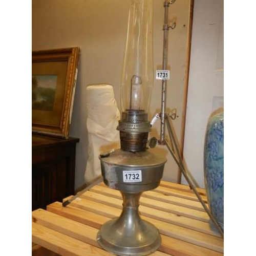 1732 - An old Alladin oil lamp.