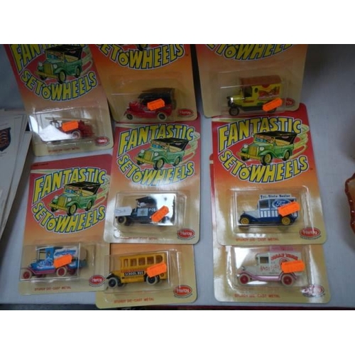 1761 - 8 Hartoy 'Fantastic Set 'O' wheels' in blister packs