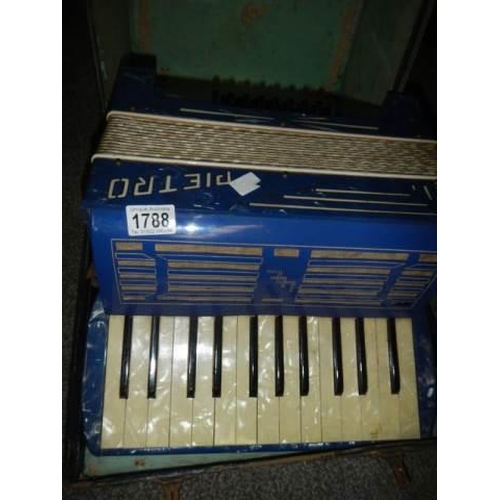 1788 - A vintage Pietro piano accordian