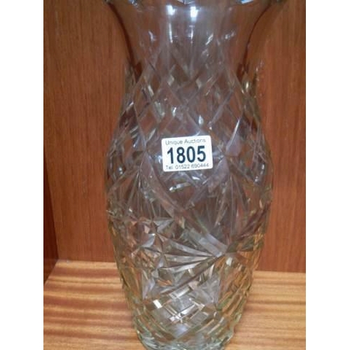 1805 - A tall glass vase