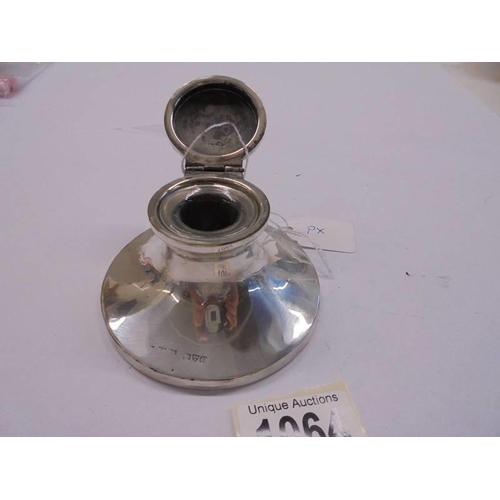 1064 - A silver inkwell with pink enamel inset top.