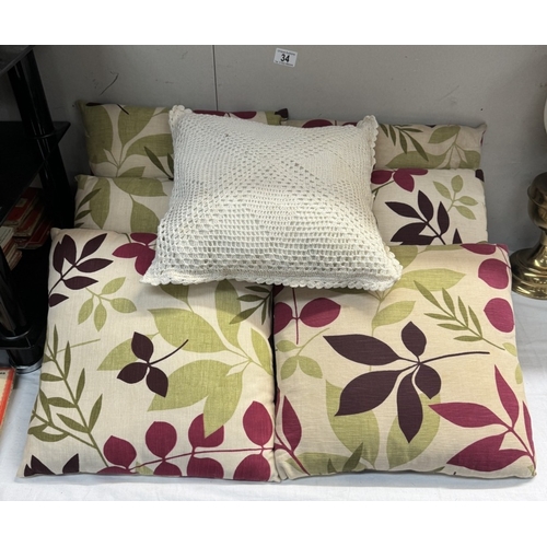 34 - A quantity of cushions