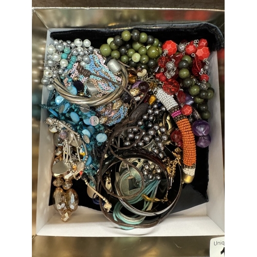 131 - A quantity of costume jewellery