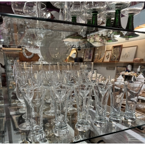 179 - A good lot of wine glasses etc