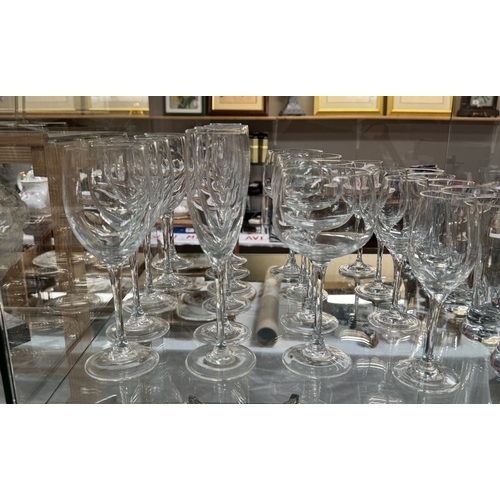 179 - A good lot of wine glasses etc