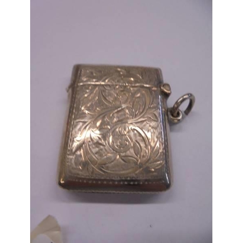 1093 - A silver vesta case.