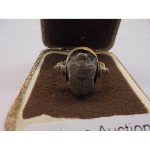 1100J - An Egyptian scarab ring.