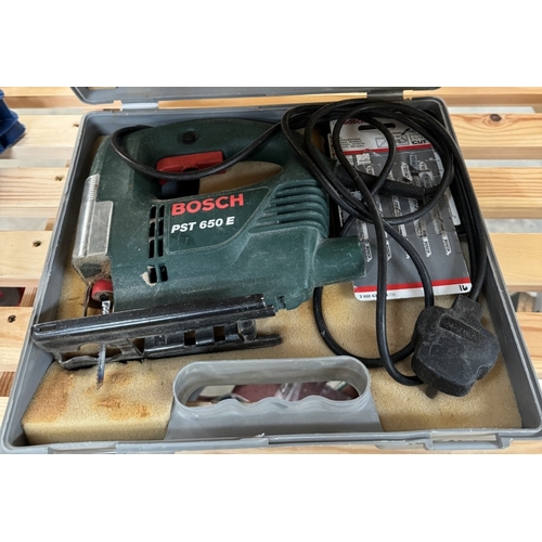 327 - A Bosch PST 650E jigsaw and an Energer 2000W heat gun