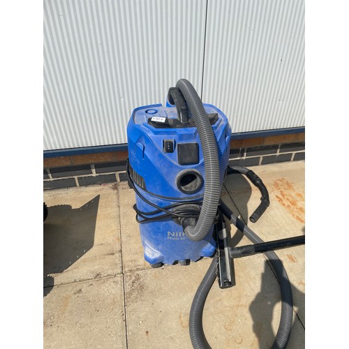 250D - A Nilfisk multi 30 industrial hoover