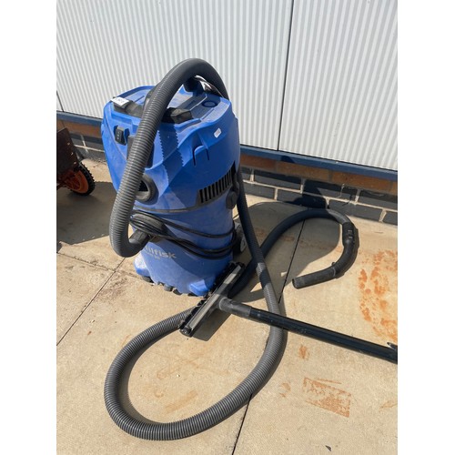 250D - A Nilfisk multi 30 industrial hoover