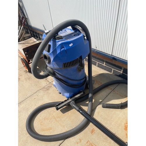 250D - A Nilfisk multi 30 industrial hoover