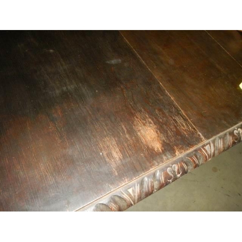 1560 - An old oak wind out table with carved edge and carved legs (no leaves) in need of restoration, COLLE... 