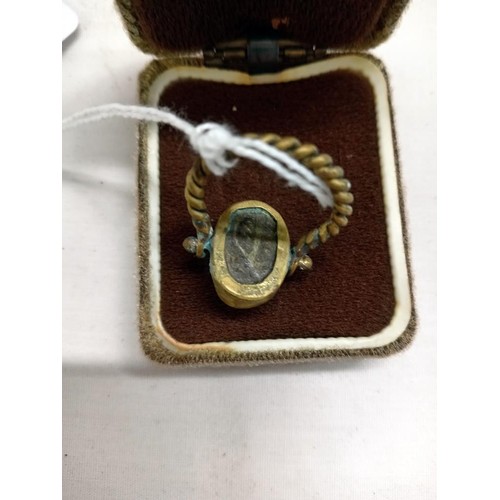 1100J - An Egyptian scarab ring.