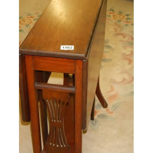 1562 - An Edwardian mahogany Sutherland table, COLLECT ONLY.