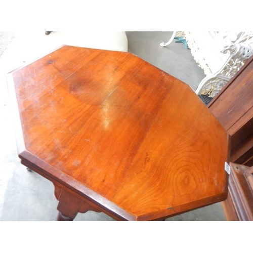 1579 - An Edwardian mahogany occasional table, COLLECT ONLY.