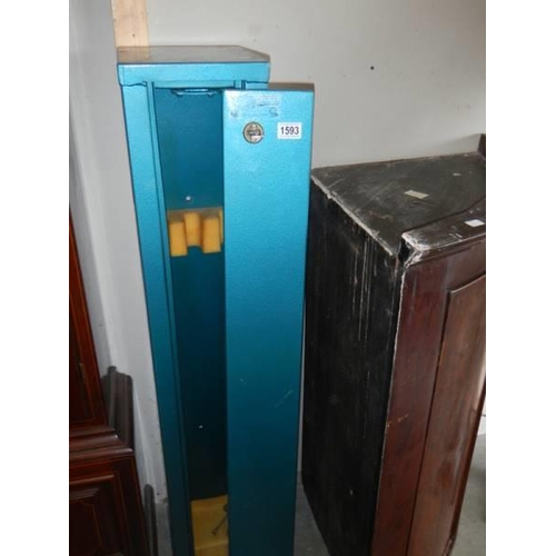 1593 - A metal gun cabinet, COLLECT ONLY.