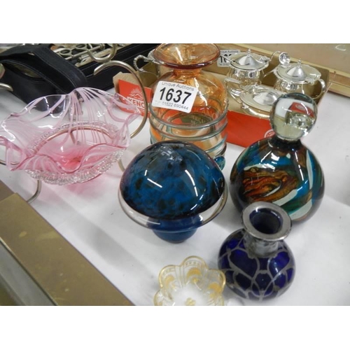 1637 - Six late 19th / early 20th century glass items.