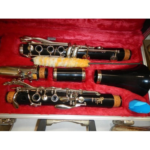 1640 - A Boosey and Hawkes cased bakelite clarinet.