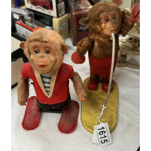 1615 - Two old clockwork monkey's, a/f.