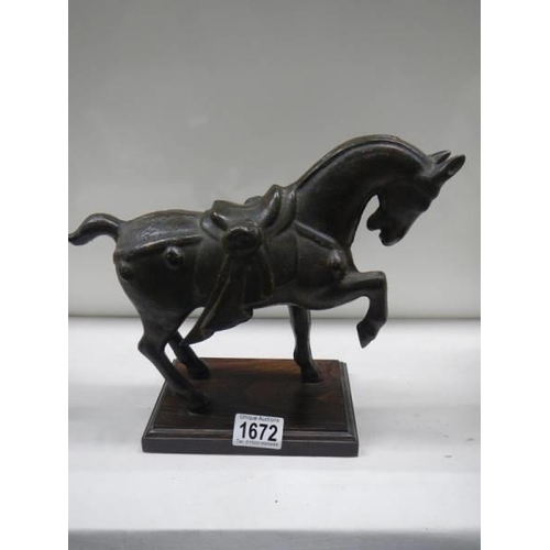 1672 - An old cast iron Tang horse.