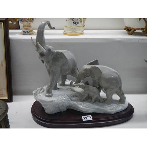 1673 - A large Lladro Elephants Walking group in box. COLLECT ONLY