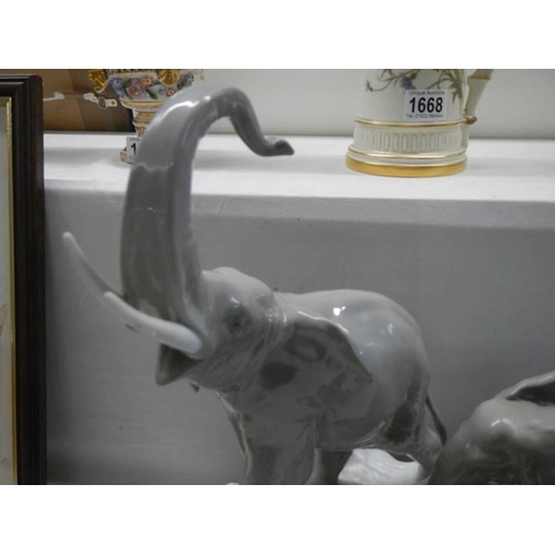 1673 - A large Lladro Elephants Walking group in box. COLLECT ONLY