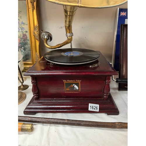 1626 - A horn gramophone with brass horn