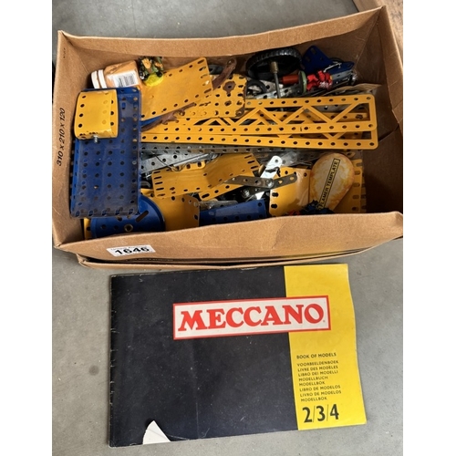 1646 - A box of old Meccano.