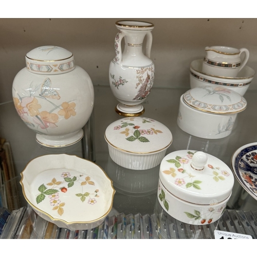 1671 - A Wedgwood wild strawberry & other porcelain including Royal Winton, Royal Doulton etc