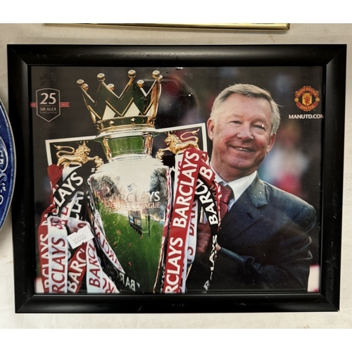 1680 - A quantity of Manchester United photo prints