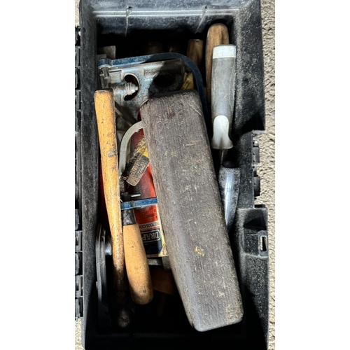 1751 - A box of tools & hammers