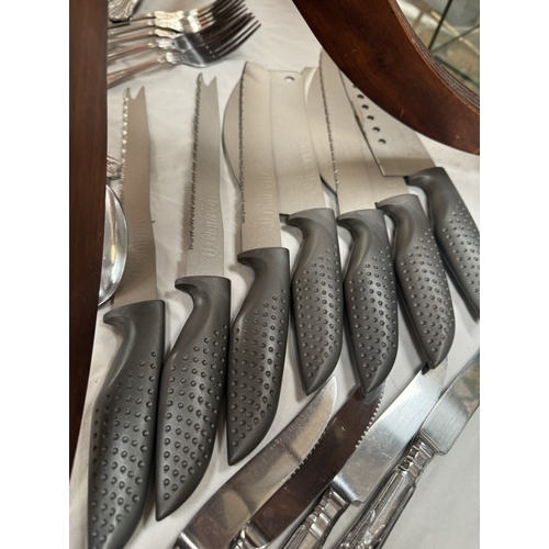 1774 - A good lot of Kings pattern cutlery & A quantity of titanium kitchen knives