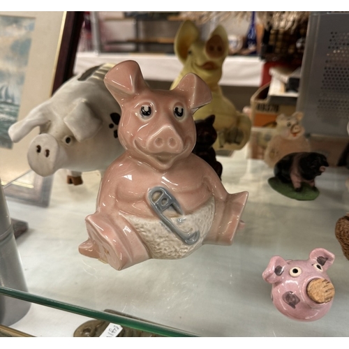 1794 - A mixed lot of pottery pigs etc