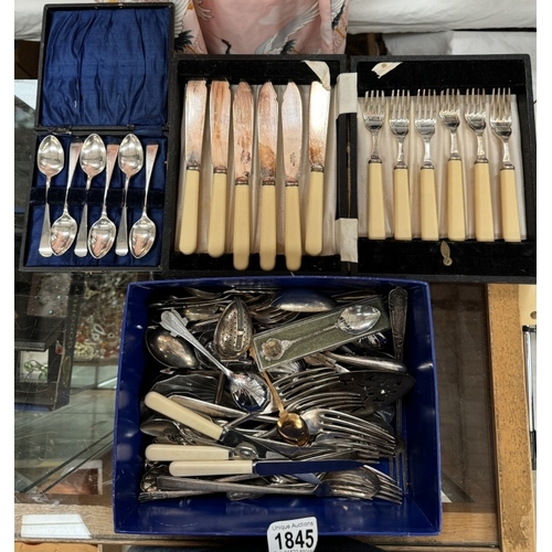 1845 - A quantity of cutlery, boxed spoons & boxed fish knife set