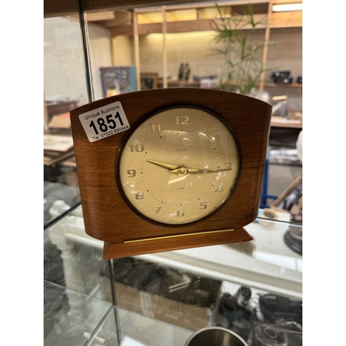 1851 - A vintage Smiths 8 day mantle clock