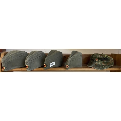 1604 - 5 Military caps