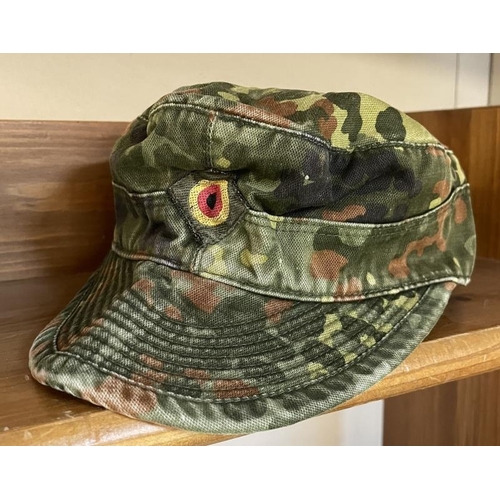 1604 - 5 Military caps