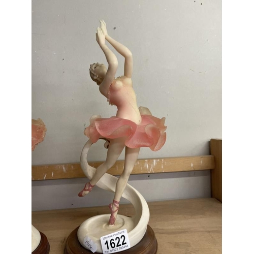 1622 - 2 ballerina figurines