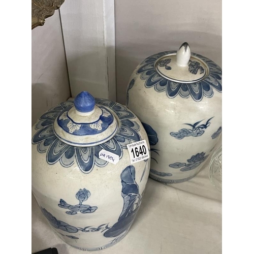 1640 - A pair of Chinese lidded vases