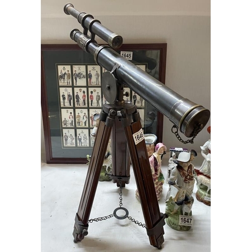 1646 - A vintage style telescope on stand