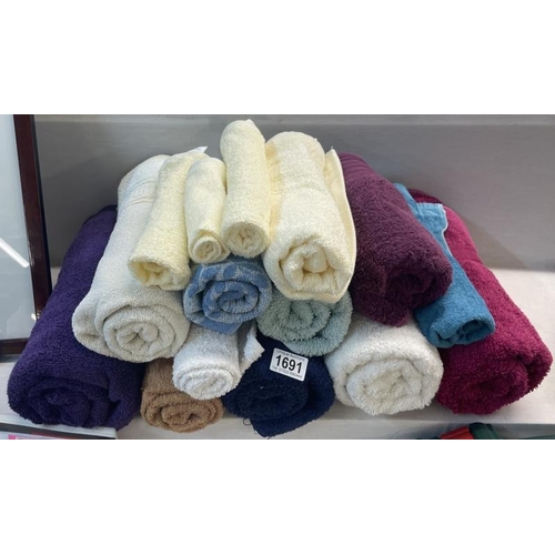 1691 - A quantity of towels in various colours & sizes