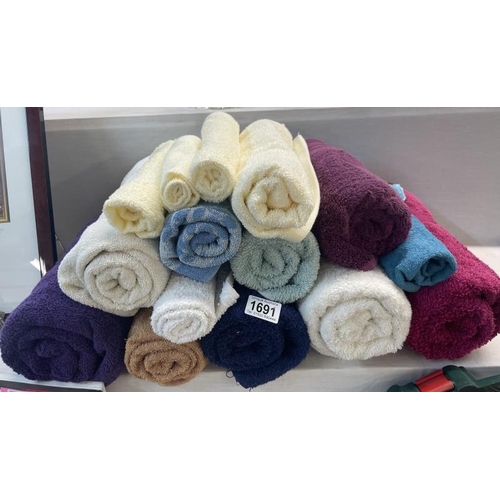 1691 - A quantity of towels in various colours & sizes